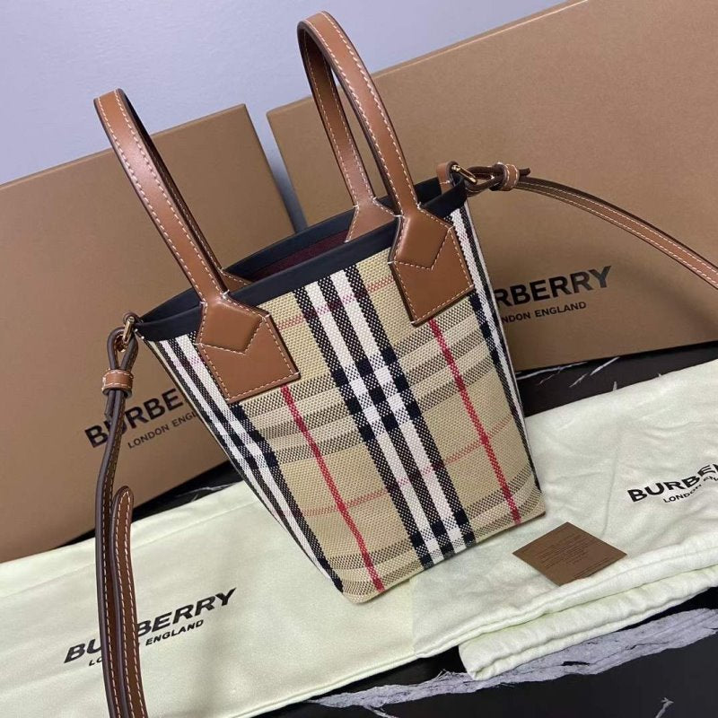 Burberry Tote Bucket Bag BG02675