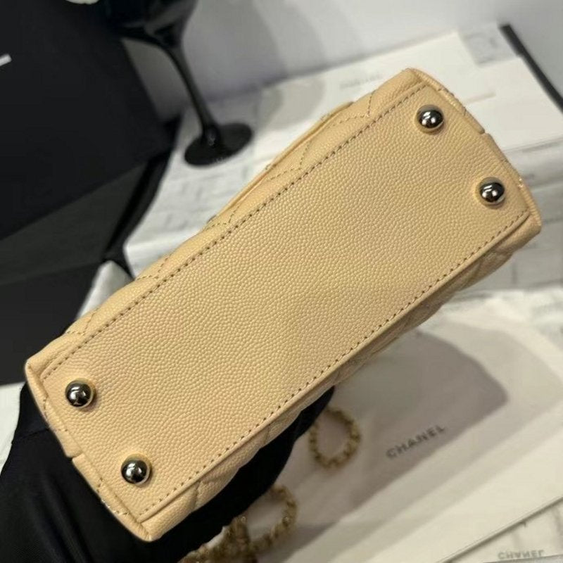 Chanel Coco Handle Bag BG0525044