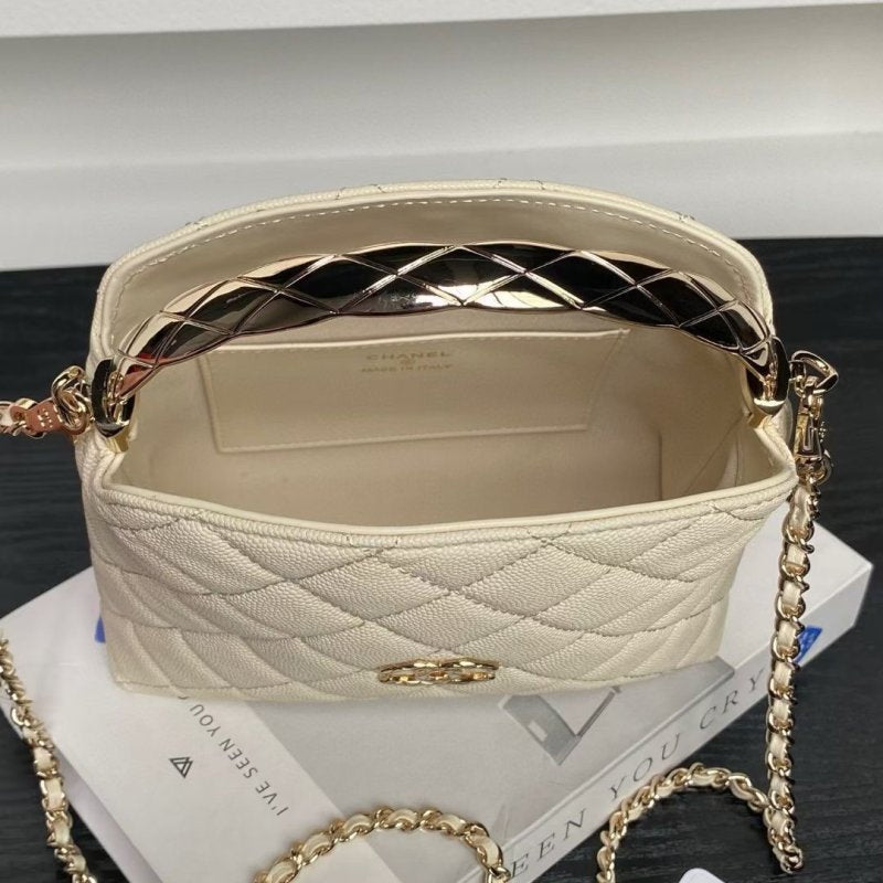 Chanel Coco crush Handle Bag BG0525097