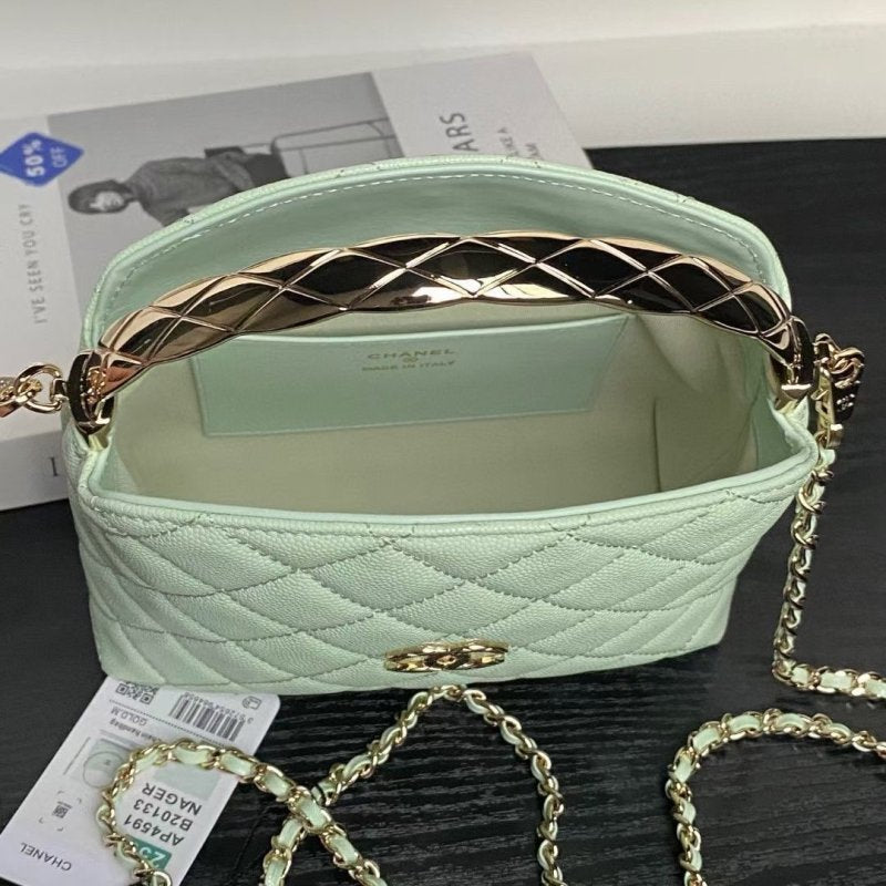 Chanel Coco crush Handle Bag BG0525101