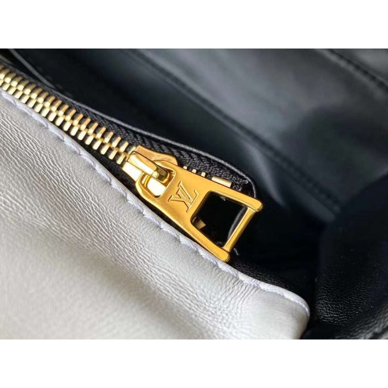 Louis Vuitton MM Malletage Leather Hand Bag BG00006