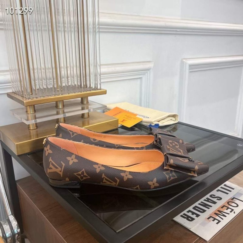 Louis Viutton Pointed Flat Shoes SH010441