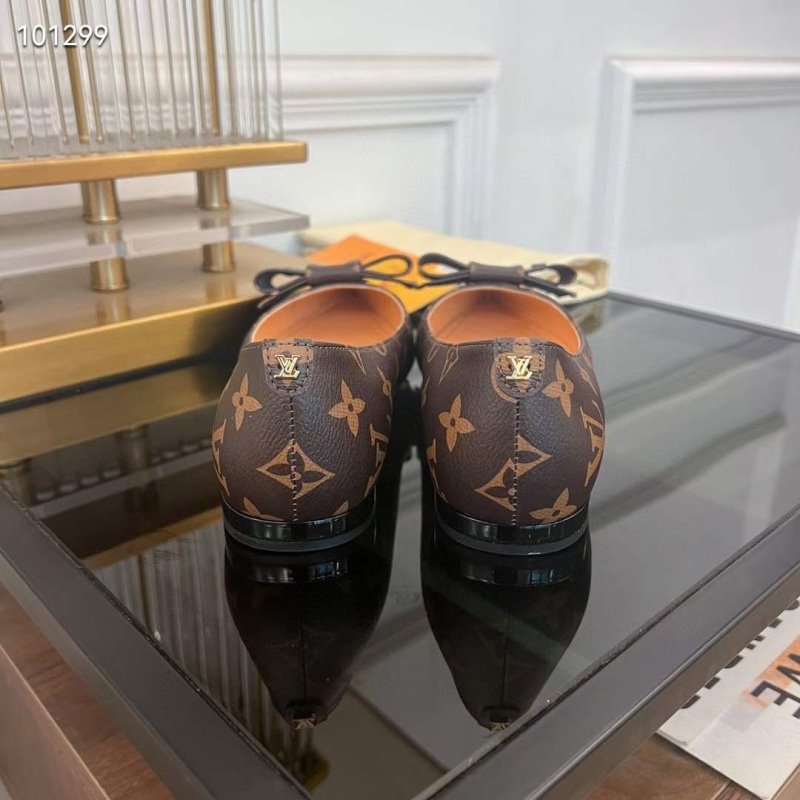 Louis Viutton Pointed Flat Shoes SH010441