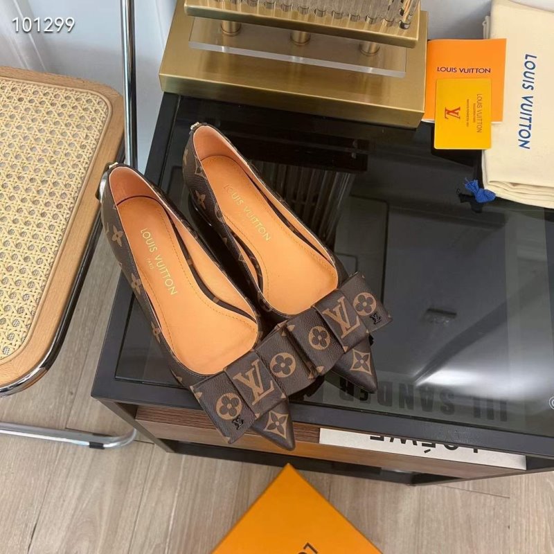 Louis Viutton Pointed Flat Shoes SH010441