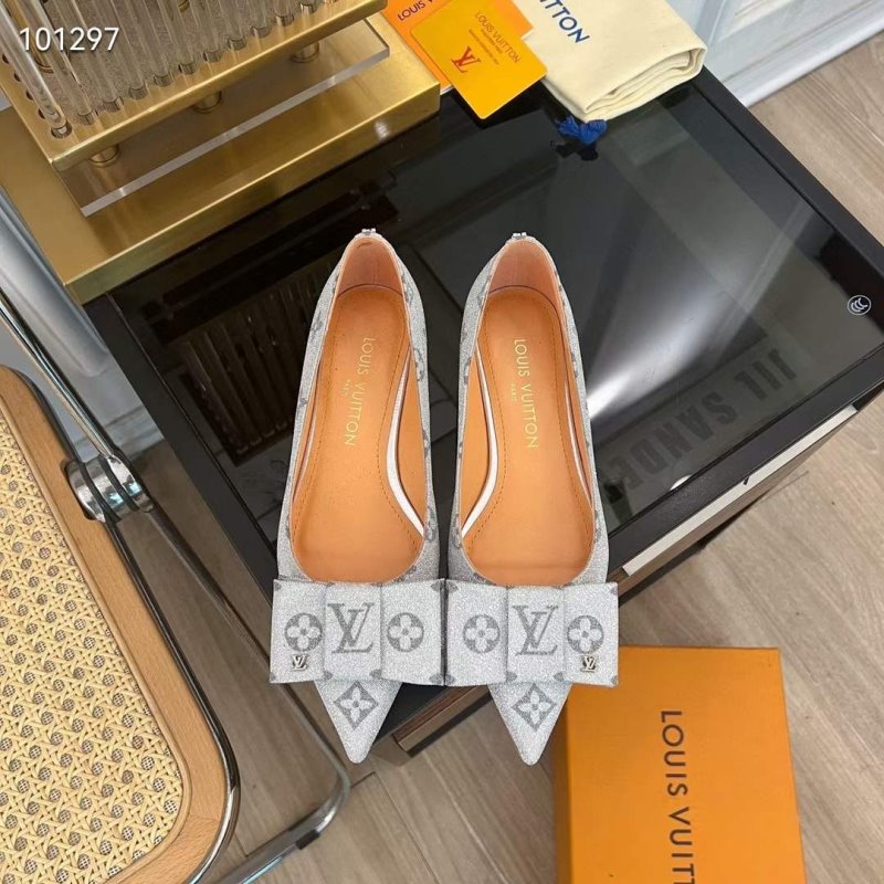 Louis Viutton Pointed Flat Shoes SH010442