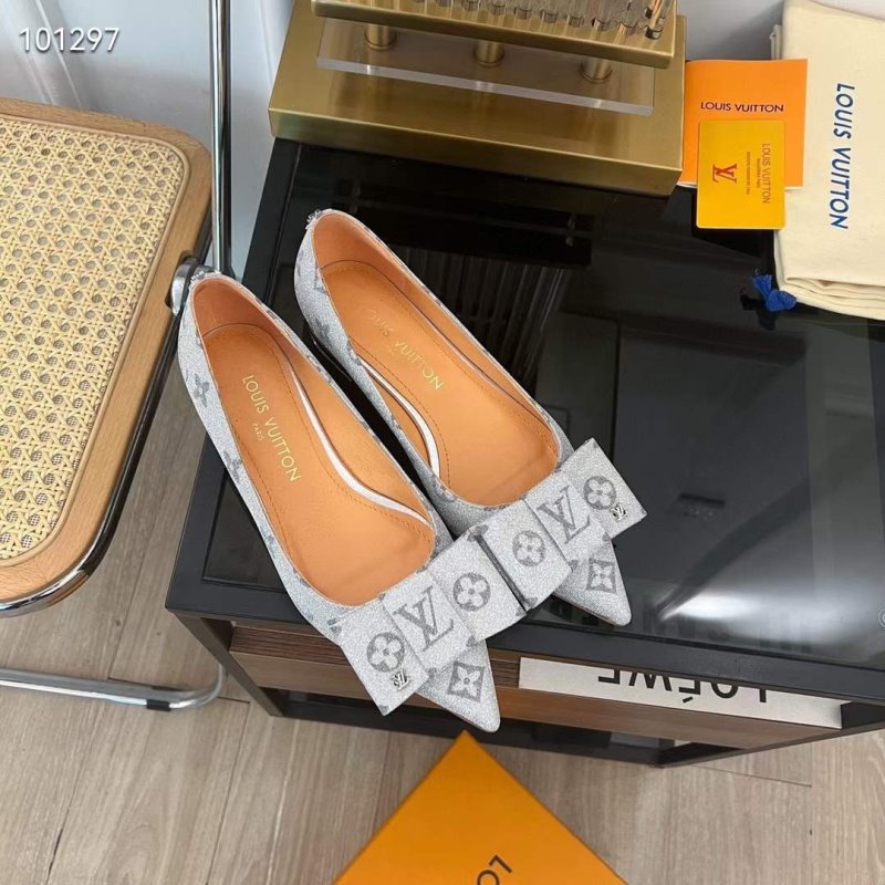 Louis Viutton Pointed Flat Shoes SH010442