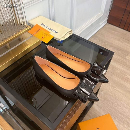 Louis Viutton Pointed Flat Shoes SH010443