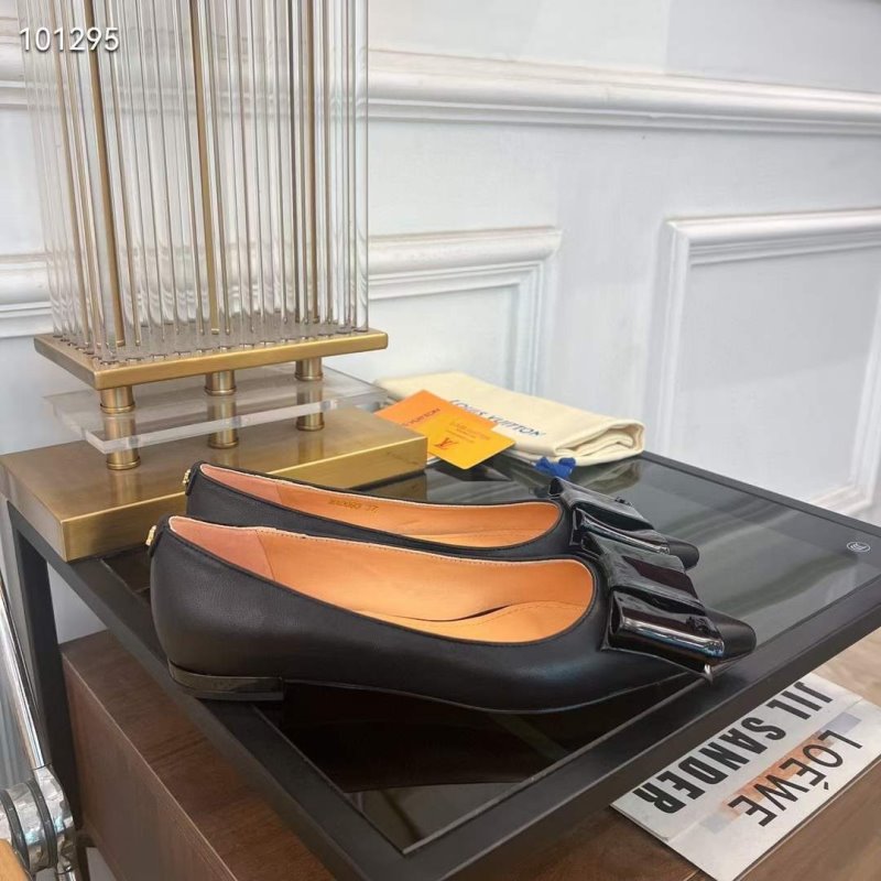 Louis Viutton Pointed Flat Shoes SH010443
