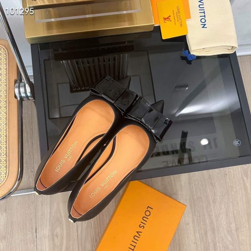 Louis Viutton Pointed Flat Shoes SH010443