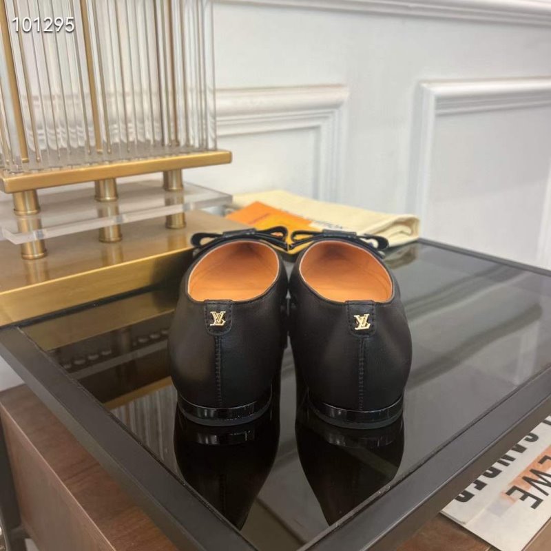Louis Viutton Pointed Flat Shoes SH010443