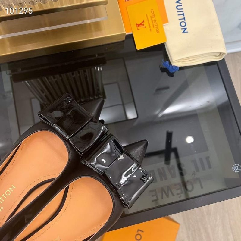 Louis Viutton Pointed Flat Shoes SH010443