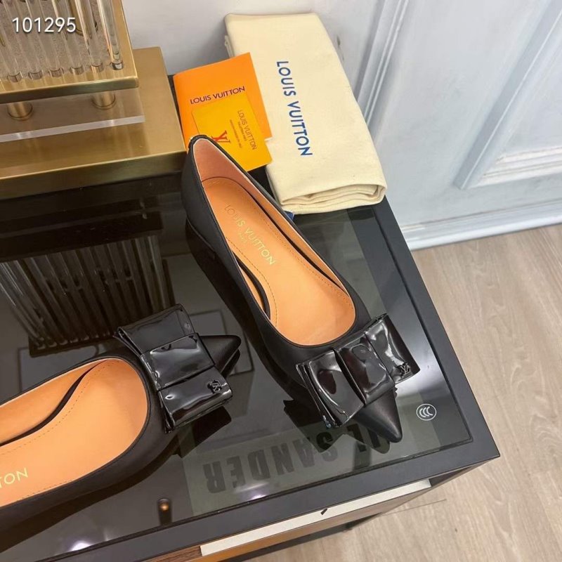 Louis Viutton Pointed Flat Shoes SH010443