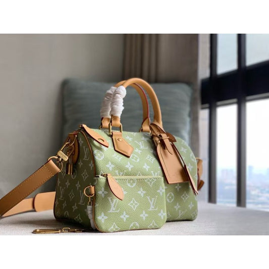 Louis Vuitton Bandouliere Hand Bag BG0525095