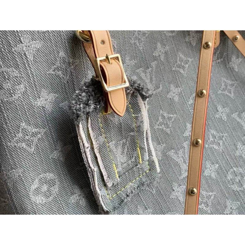 Louis Vuitton CarryAll Hand Bag BG0525086