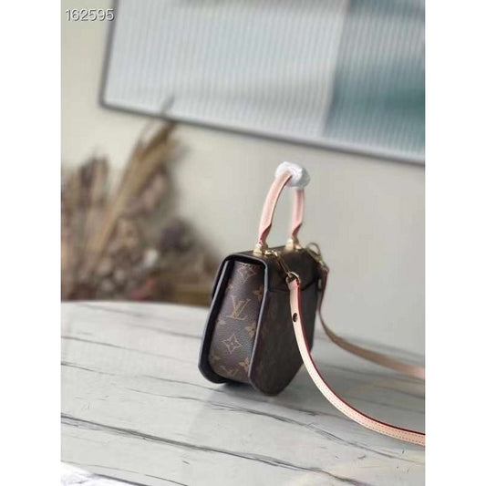 Louis Vuitton Cross Body Bag BG02892