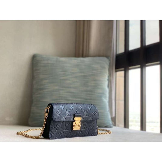 Louis Vuitton Metis Hand Bag BG030516