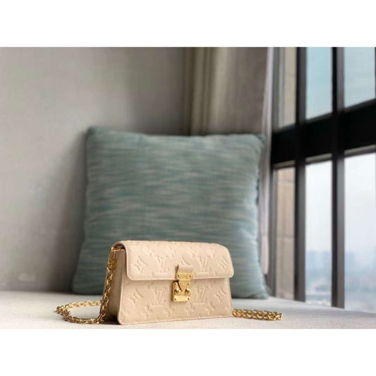 Louis Vuitton Metis Hand Bag BG030517