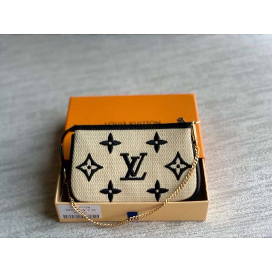 Louis Vuitton Mini Pochette Bag BG02856