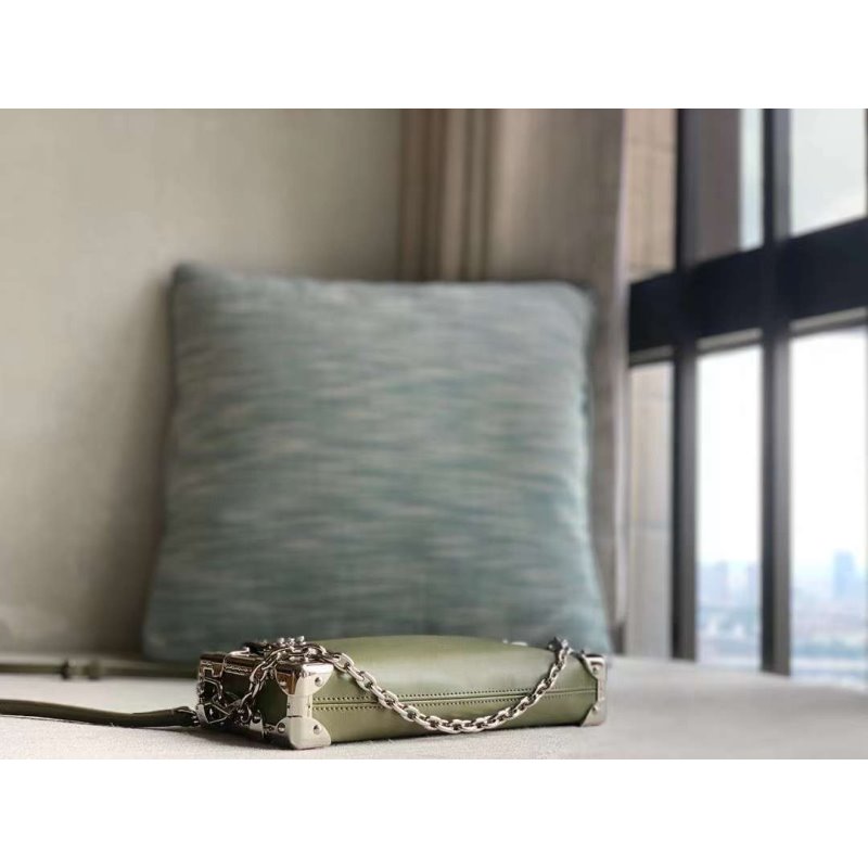 Slim Trunk Hand Bag BG03080
