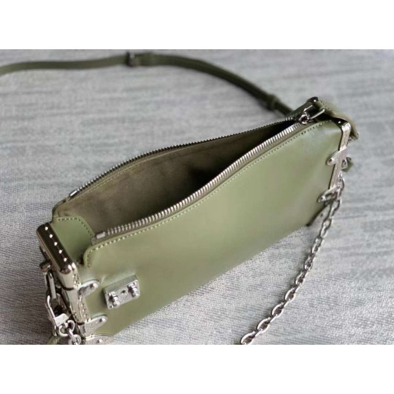 Slim Trunk Hand Bag BG03080