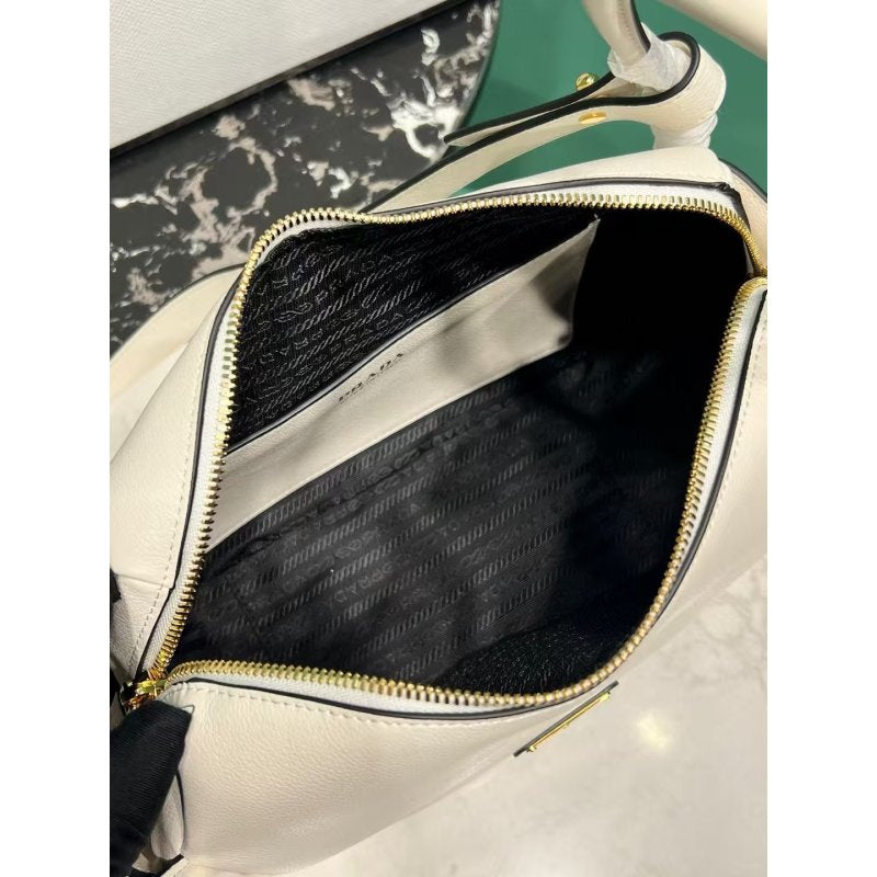 Prada Lindy Bag BG0525061