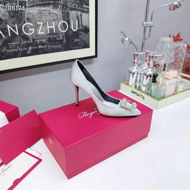 Roger Vivier Pointed Toe Shoe SH2505090