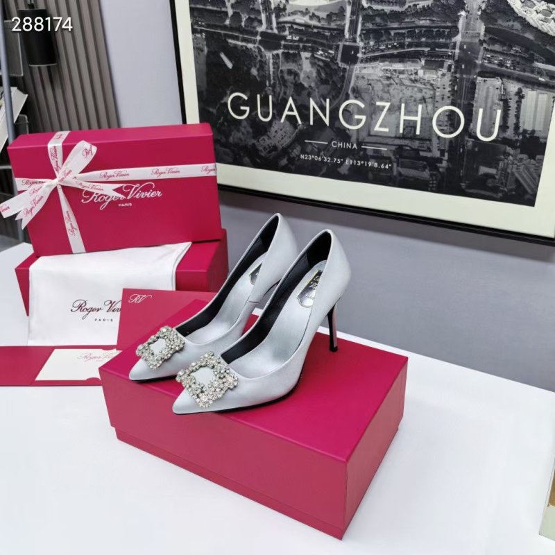 Roger Vivier Pointed Toe Shoe SH2505090