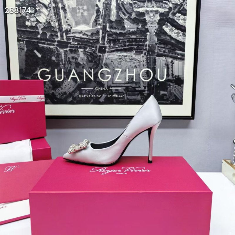 Roger Vivier Pointed Toe Shoe SH2505090