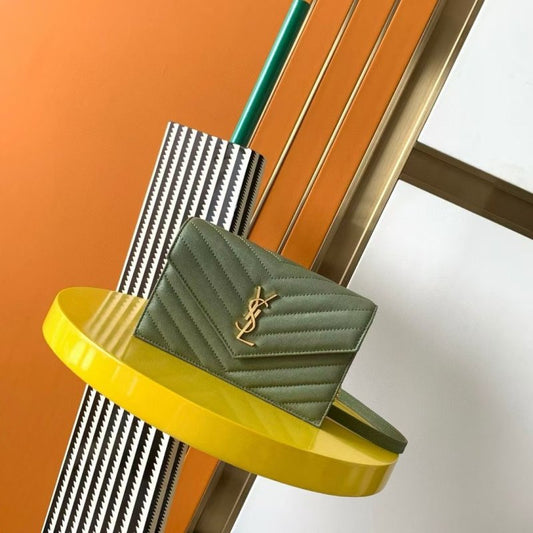 Saint Laurent Envelope Bag BG0525277