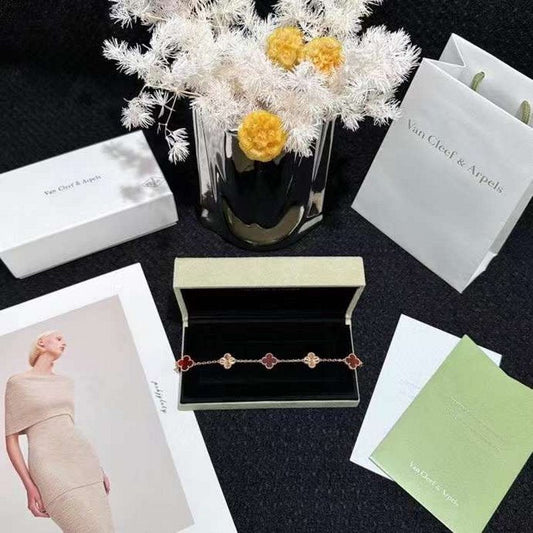 Van Cleef and Arpels Lucky Five Flower Bracelet JWLH0167