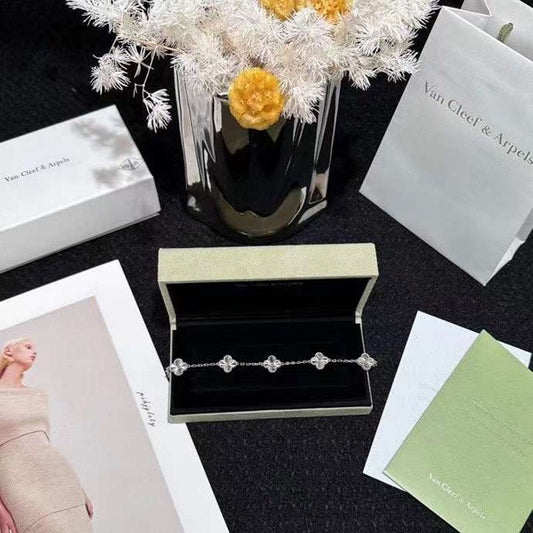 Van Cleef and Arpels Lucky Five Flower Bracelet JWLH0168