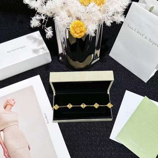 Van Cleef and Arpels Lucky Five Flower Bracelet JWLH0169