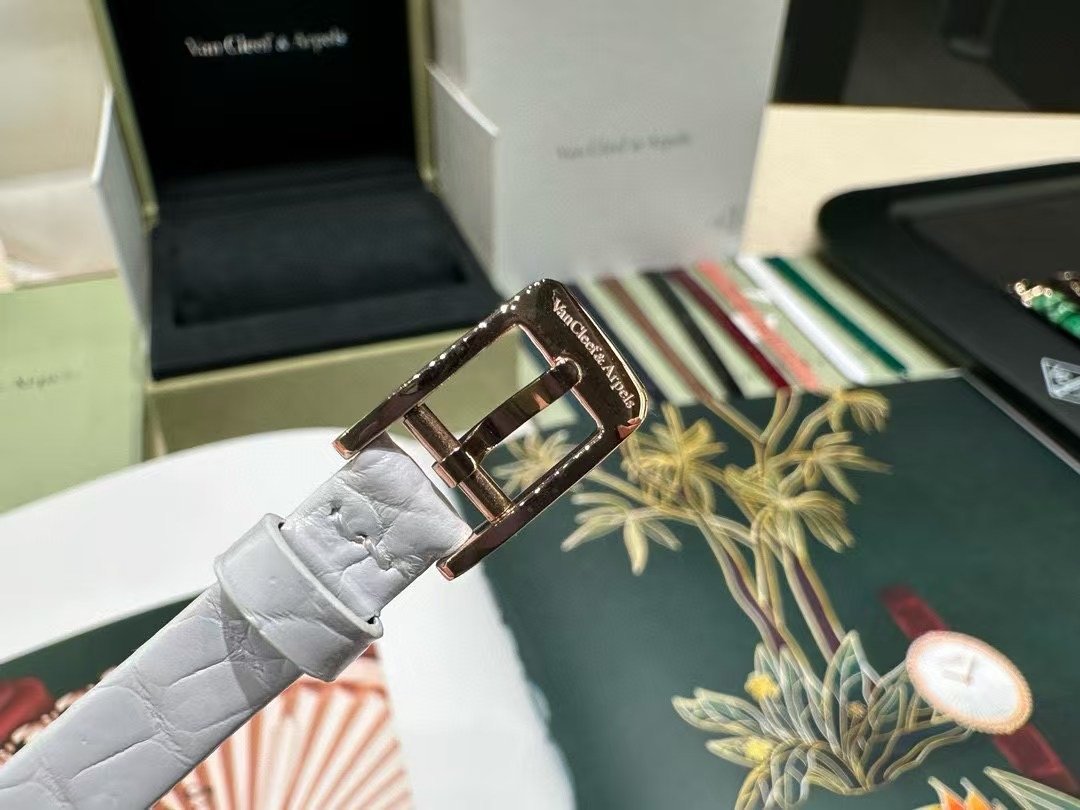 Van Cleef and Arpels Perlee New Wrist Watch WTJN25256