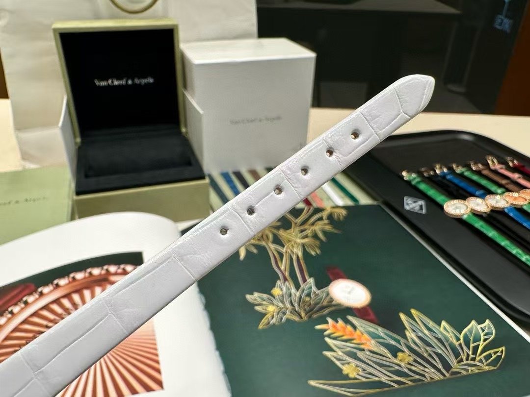 Van Cleef and Arpels Perlee New Wrist Watch WTJN25256