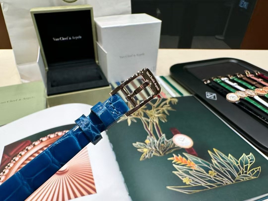 Van Cleef and Arpels Perlee New Wrist Watch WTJN25257