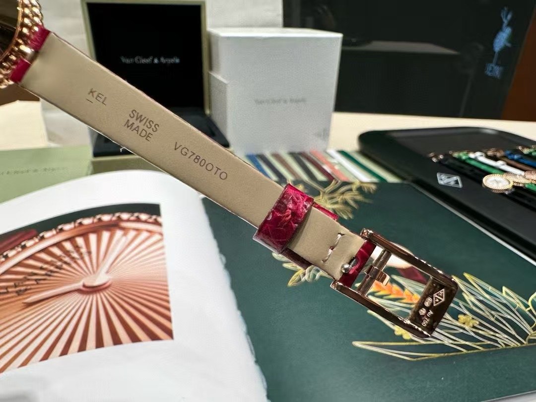 Van Cleef and Arpels Perlee New Wrist Watch WTJN25259