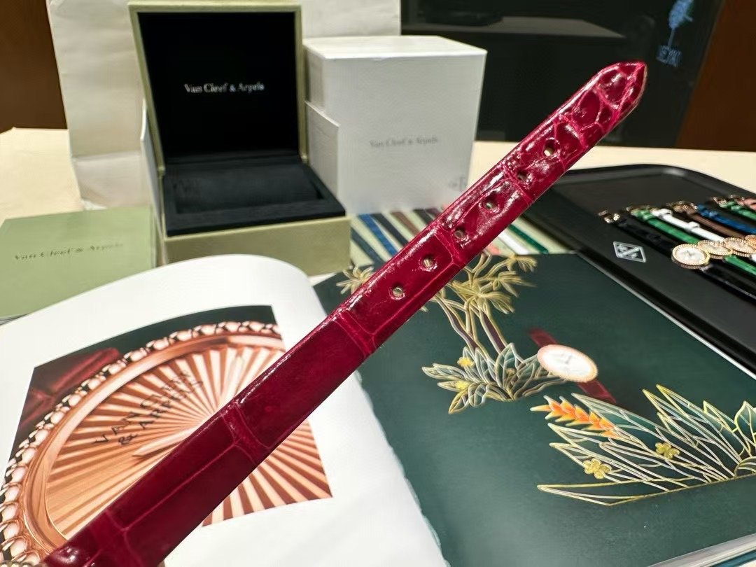 Van Cleef and Arpels Perlee New Wrist Watch WTJN25259