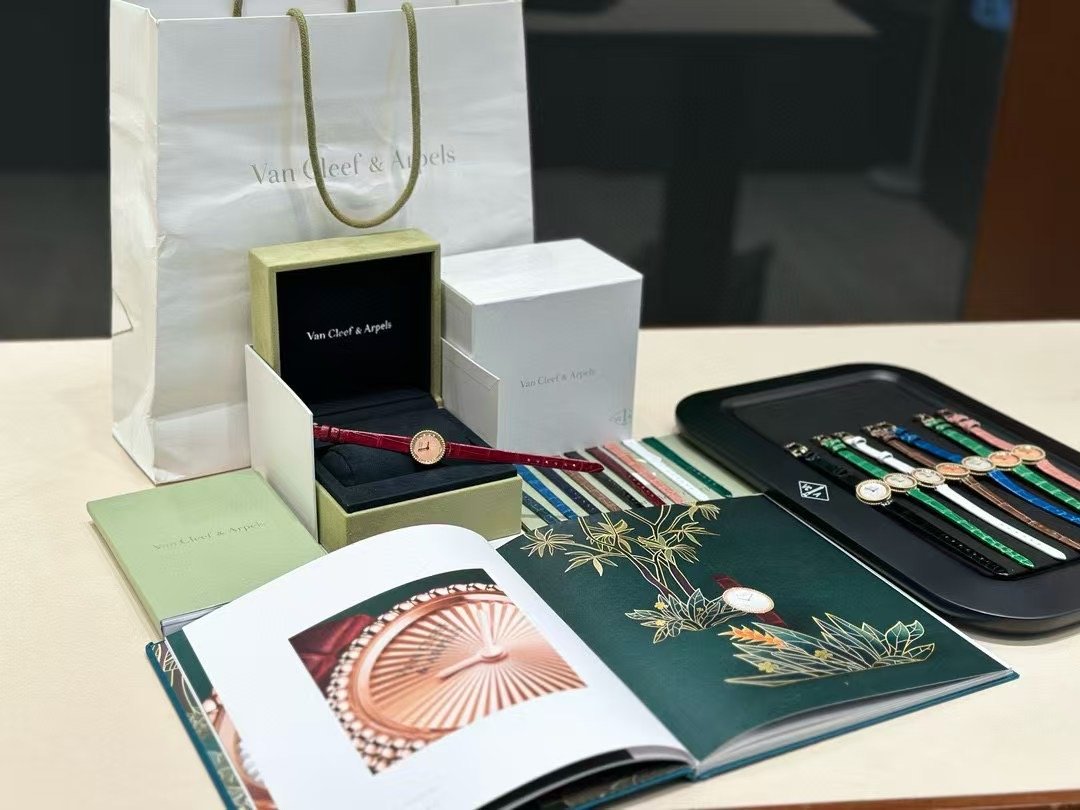 Van Cleef and Arpels Perlee New Wrist Watch WTJN25259