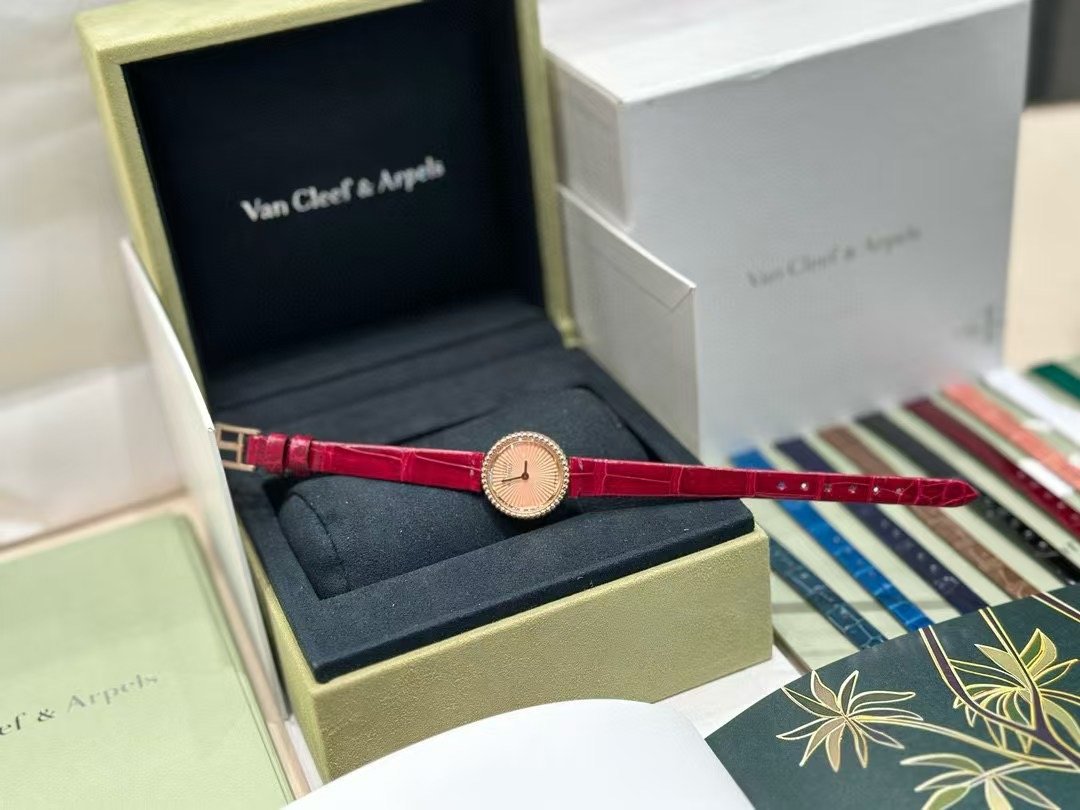 Van Cleef and Arpels Perlee New Wrist Watch WTJN25259