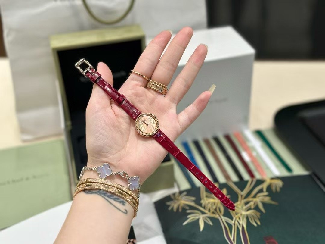 Van Cleef and Arpels Perlee New Wrist Watch WTJN25259