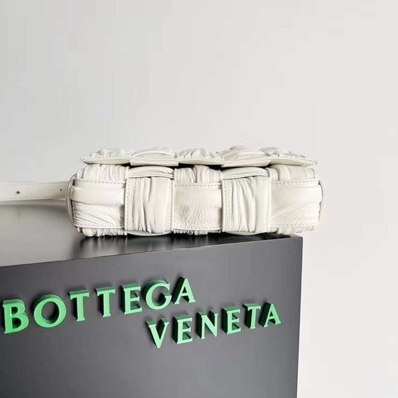 Bottega Veneta Cassette Shoulder Bag BGMP0278