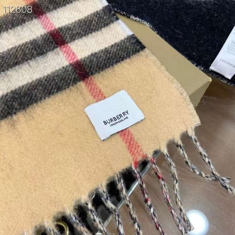 Burberry Wool Scarf SS001159