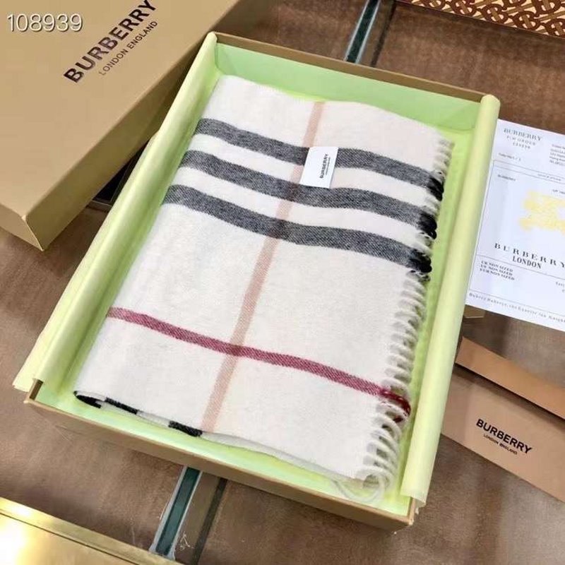 Burberry Wool and Cashmere Scarf SS001190