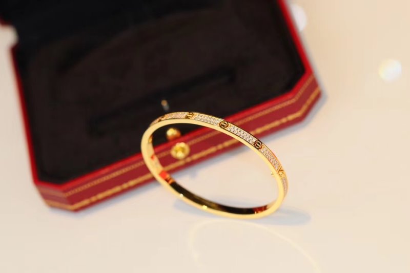 Cartier Love Bracelet JWL00143