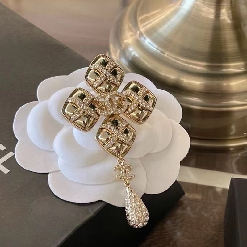 Chanel Diamond Earrings JWL00572