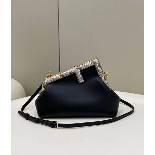 Fendi Leather Shoulder Bag BGMP0365