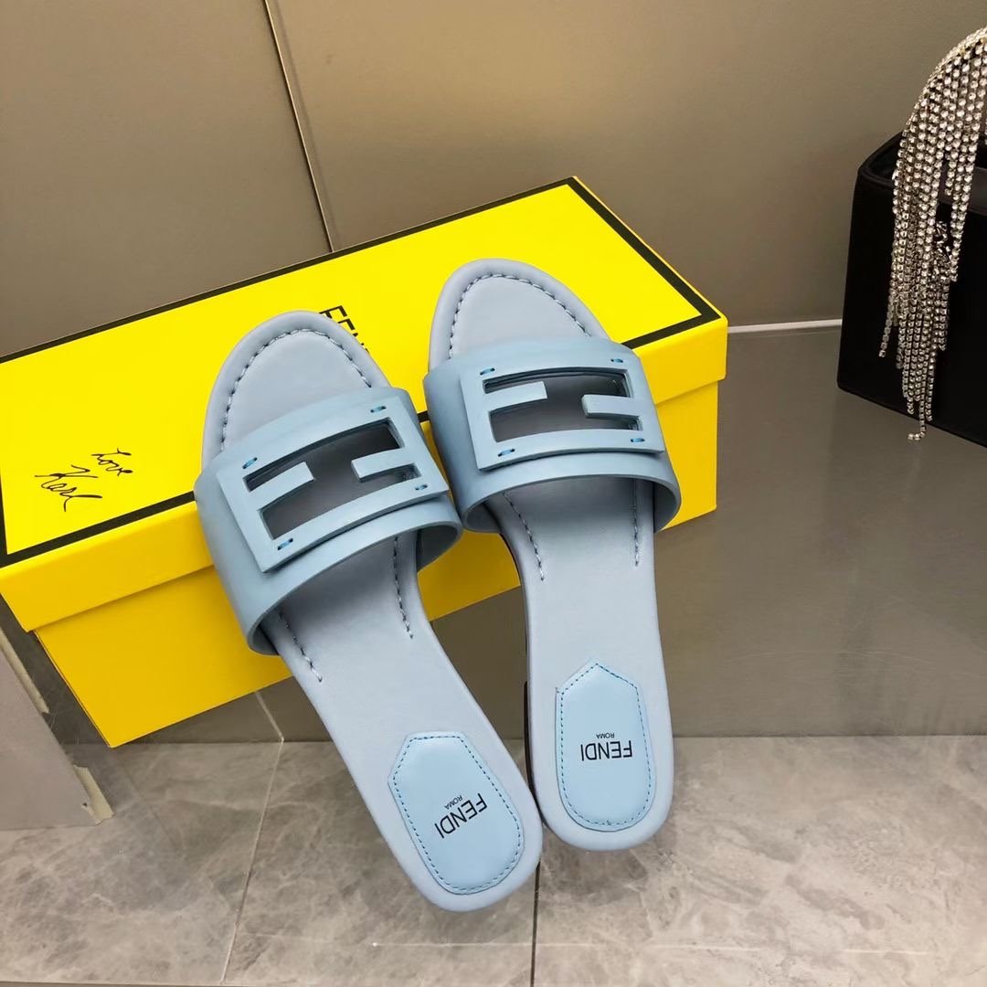 Fendi Leather Slides SHS03547
