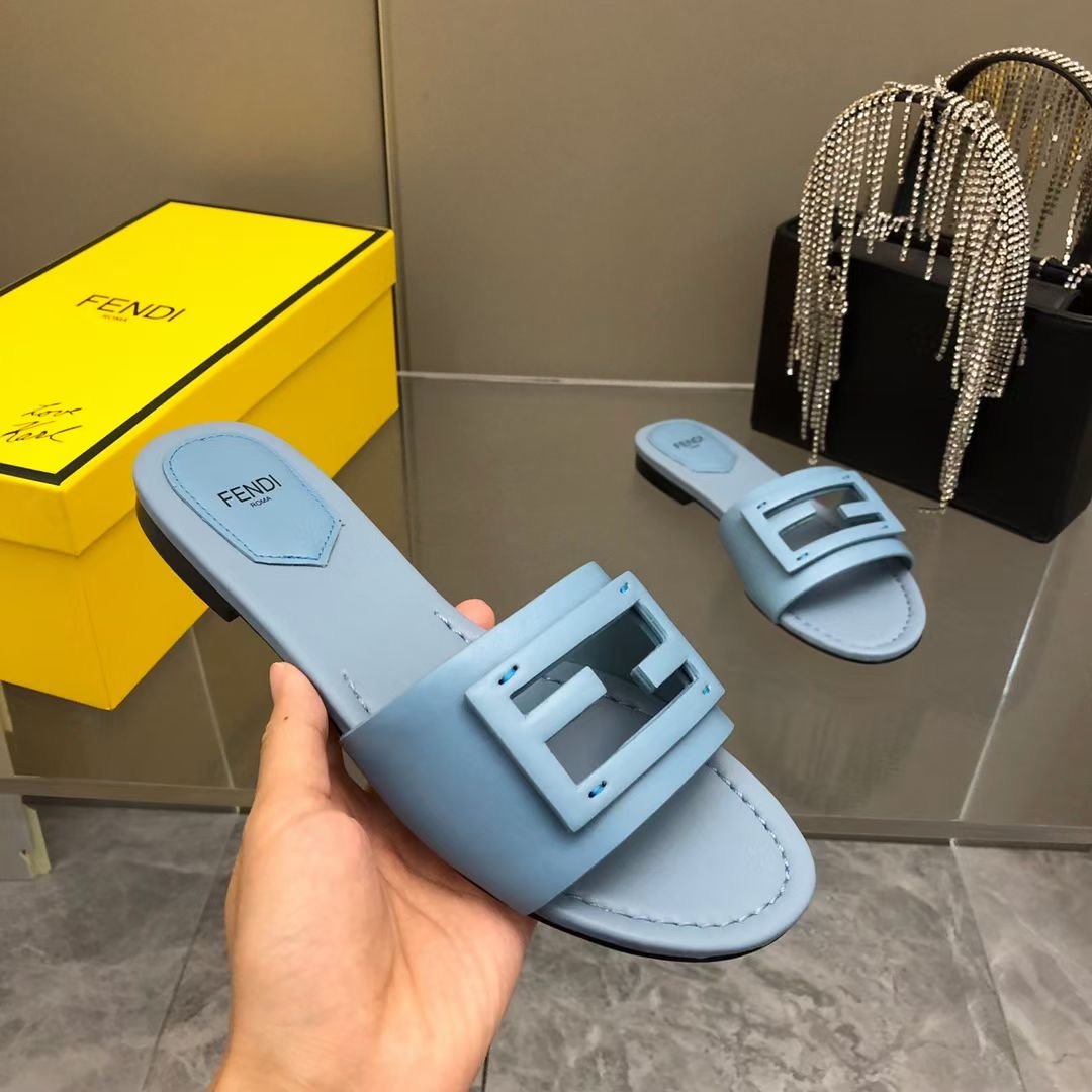 Fendi Leather Slides SHS03547