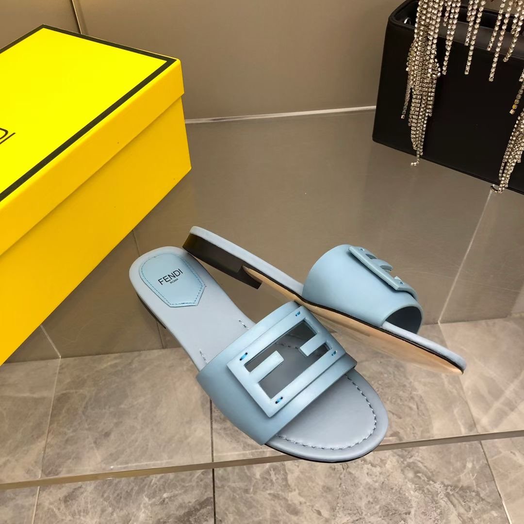 Fendi Leather Slides SHS03547