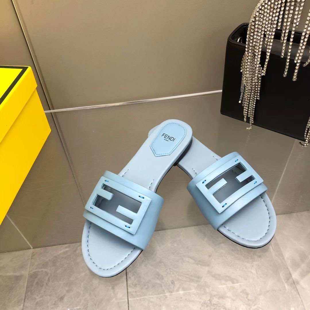 Fendi Leather Slides SHS03547